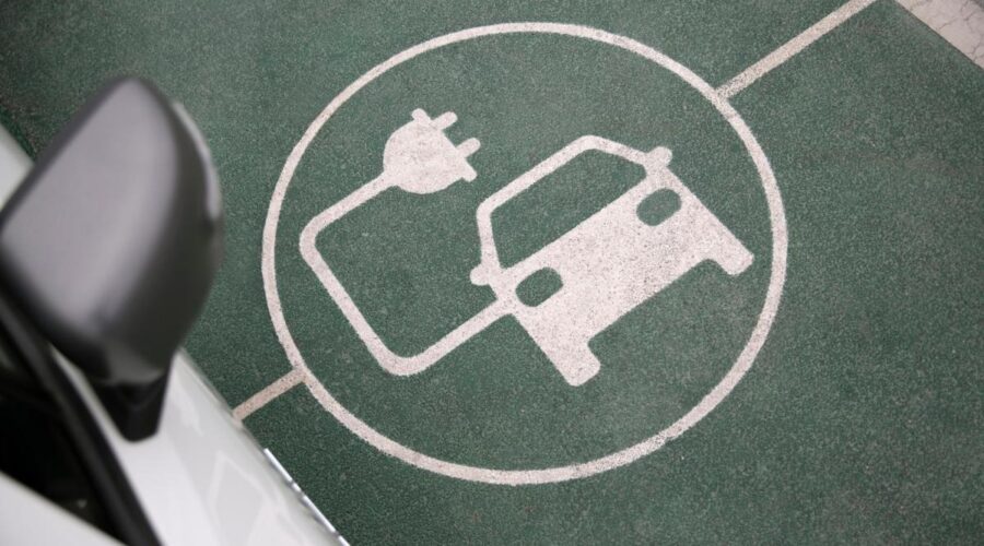 E-Auto laden am Flughafen – so funktioniert es während Ihrer Reise
