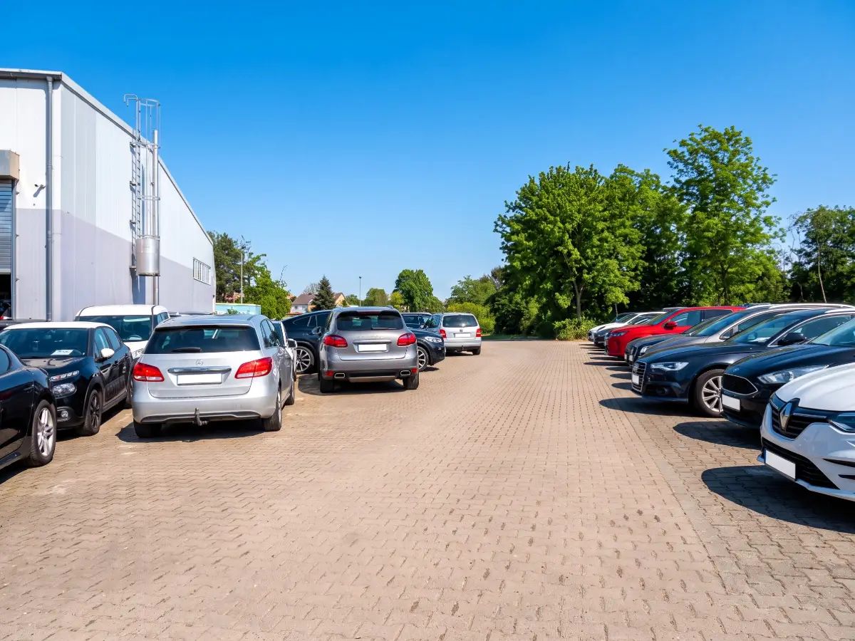 Flypa Düsseldorf - Servis - Açık Otopark 5