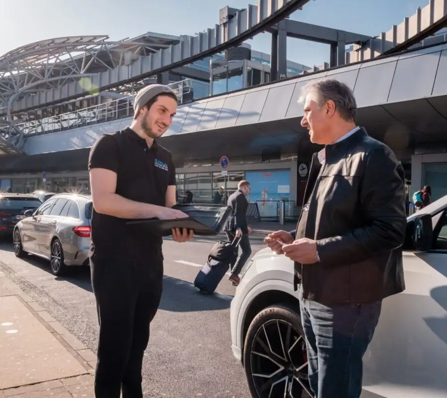 Flypa Düsseldorf - Valet - Außenparkplatz