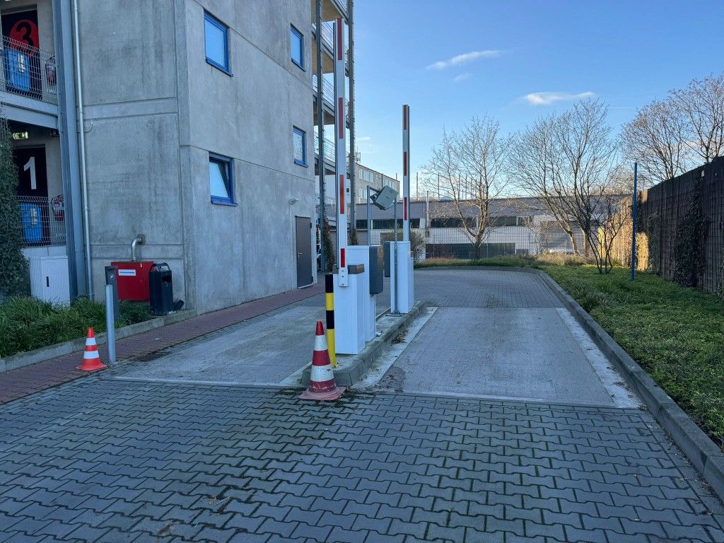 Park and Fly PRO Hamburg – Shuttle - Außenparkplatz (Oberdeck) 4