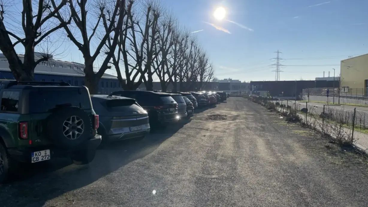 Trustpark Frankfurt - Valet - Außenparkplatz 4