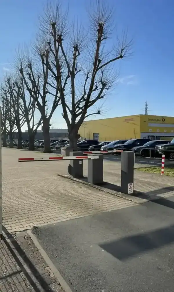 Trustpark Frankfurt - Valet - Außenparkplatz