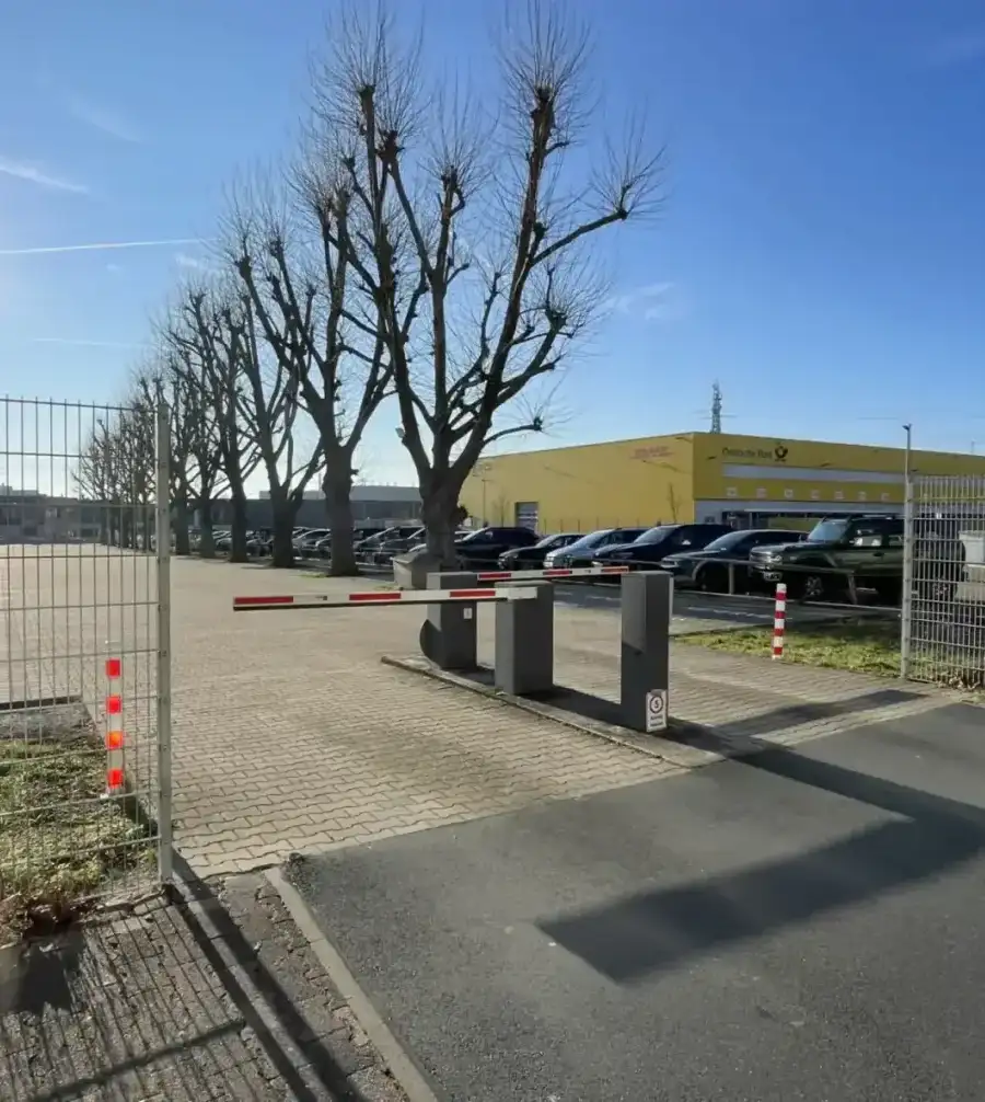 Trustpark Frankfurt - Valet - Außenparkplatz